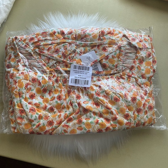 NWT Torrid Crinkle Gauze Cross Back Top Size 1x Warm Sunset Floral - Picture 5 of 6